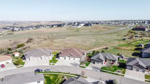 3436 Thunderbird Ln, Bismarck, ND 58503 photo 94