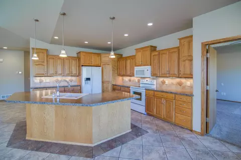 3436 Thunderbird Ln, Bismarck, ND 58503 photo 17
