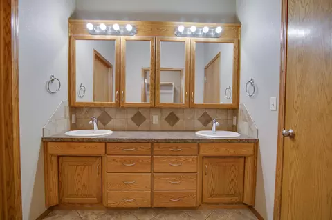 3436 Thunderbird Ln, Bismarck, ND 58503 photo 28