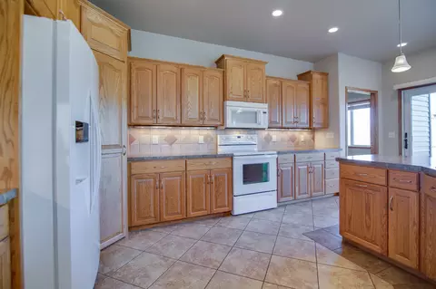 3436 Thunderbird Ln, Bismarck, ND 58503 photo 19