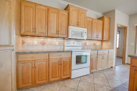 3436 Thunderbird Ln, Bismarck, ND 58503 photo 22