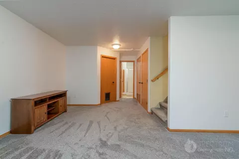 606 Collins Ct NW, Mandan, ND 58554 photo 29