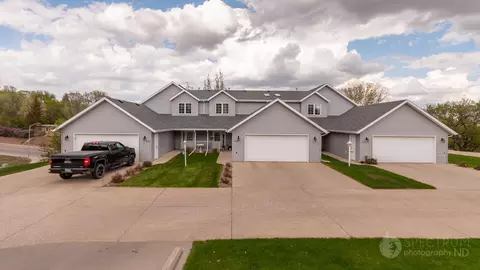 606 Collins Ct NW, Mandan, ND 58554 photo 3