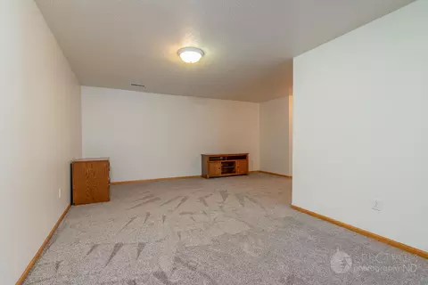 606 Collins Ct NW, Mandan, ND 58554 photo 28