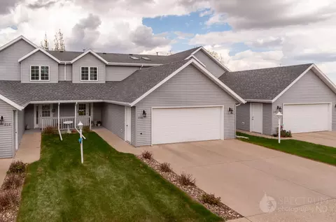 606 Collins Ct NW, Mandan, ND 58554 photo 1
