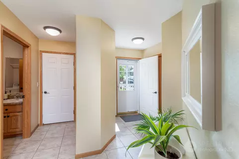 606 Collins Ct NW, Mandan, ND 58554 photo 6