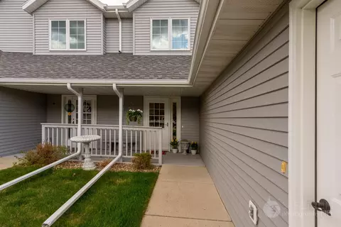 606 Collins Ct NW, Mandan, ND 58554 photo 2