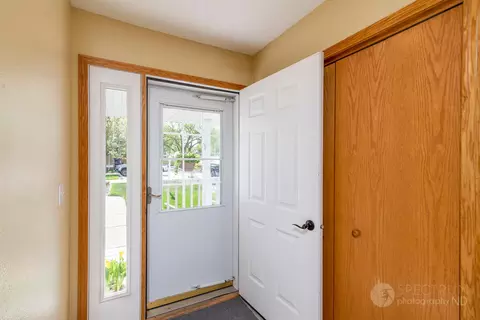 606 Collins Ct NW, Mandan, ND 58554 photo 5