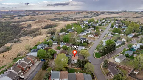 603 Craig Dr NW, Mandan, ND 58554 photo 2