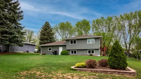 109 Apollo Ave, Bismarck, ND 58503 photo 2