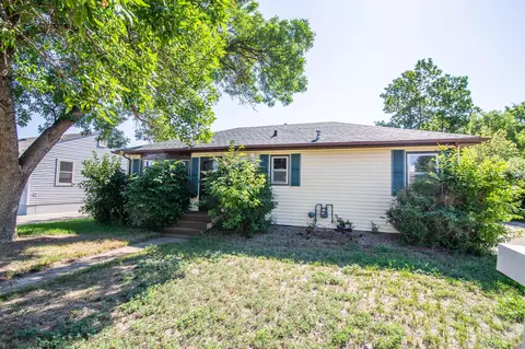 607 16th St S, Bismarck, ND 58504 photo 2