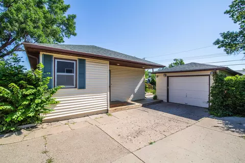 607 16th St S, Bismarck, ND 58504 photo 3