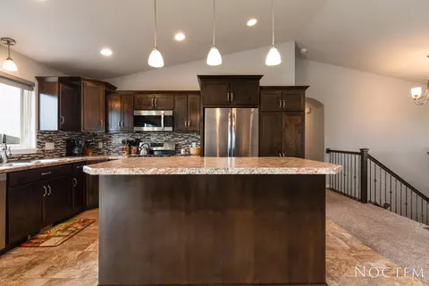 4706 Grey Hawk Ln, Bismarck, ND 58503 photo 7