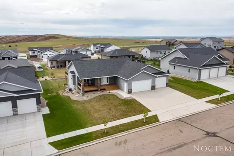 4706 Grey Hawk Ln, Bismarck, ND 58503 photo 30