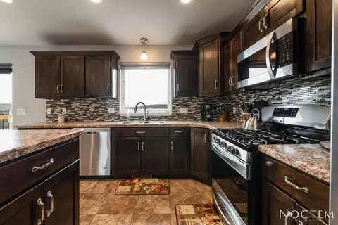 4706 Grey Hawk Ln, Bismarck, ND 58503 photo 8