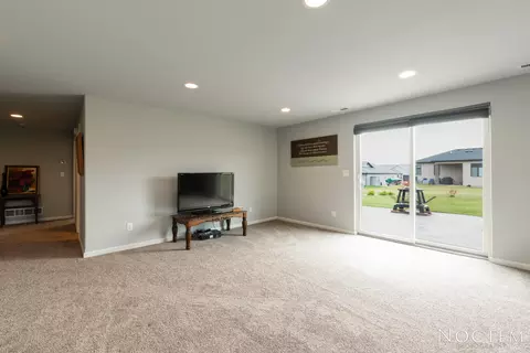 4706 Grey Hawk Ln, Bismarck, ND 58503 photo 20