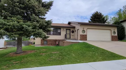 2329 Jackson Ave, Bismarck, ND 58501 photo 2