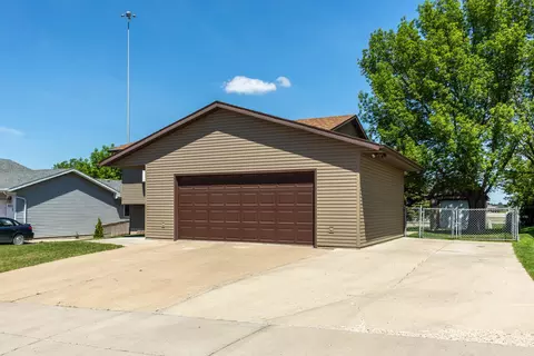 936 Turnpike Ave, Bismarck, ND 58501 photo 2