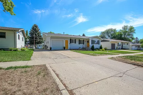 523 Gary Ave, Bismarck, ND 58501 photo 1