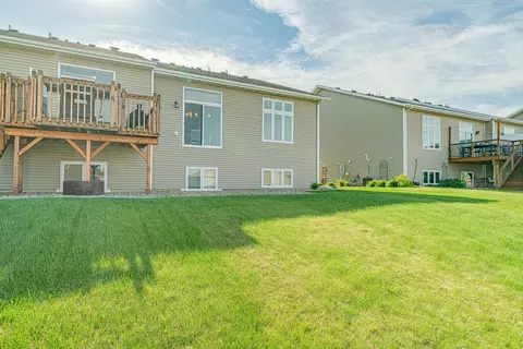 1749 Calgary Loop, Bismarck, ND 58503 photo 50