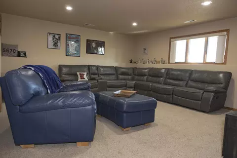 2424 Pointe Loop, Bismarck, ND 58503 photo 11