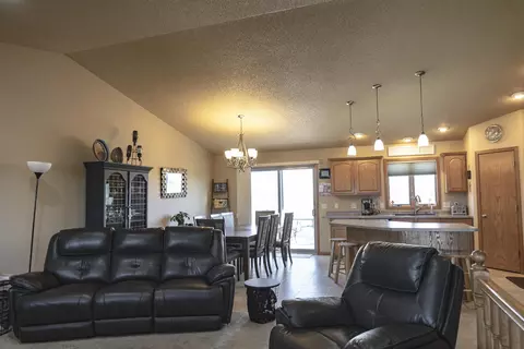 2424 Pointe Loop, Bismarck, ND 58503 photo 7