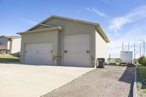 2424 Pointe Loop, Bismarck, ND 58503 photo 29