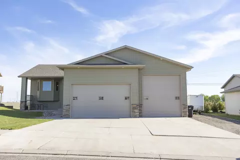2424 Pointe Loop, Bismarck, ND 58503 photo 1