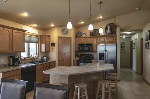 2424 Pointe Loop, Bismarck, ND 58503 photo 2