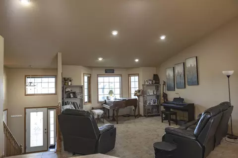 2424 Pointe Loop, Bismarck, ND 58503 photo 6