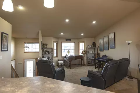 2424 Pointe Loop, Bismarck, ND 58503 photo 9