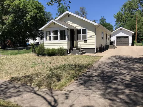 1514 E Ave B E, Bismarck, ND 58501 photo 2