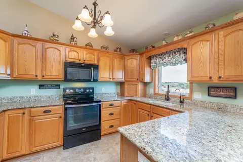 2405 Lacorte Loop, Bismarck, ND 58503 photo 11