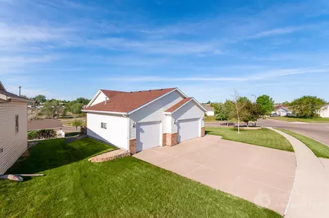 2405 Lacorte Loop, Bismarck, ND 58503 photo 35