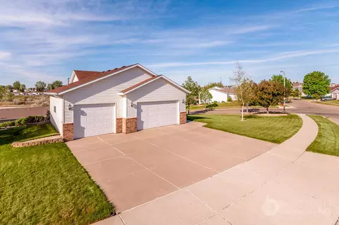 2405 Lacorte Loop, Bismarck, ND 58503 photo 36