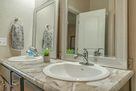 805 Compass Loop, Bismarck, ND 58504 photo 24