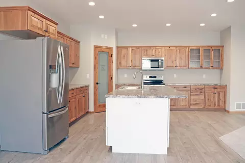 610 Nelson Dr, Bismarck, ND 58503 photo 12