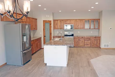 610 Nelson Dr, Bismarck, ND 58503 photo 10