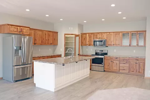 610 Nelson Dr, Bismarck, ND 58503 photo 5
