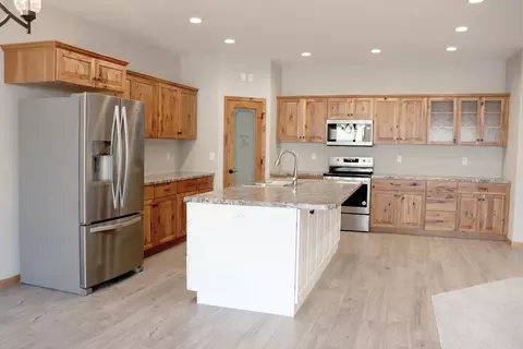 610 Nelson Dr, Bismarck, ND 58503 photo 3