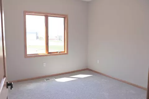 610 Nelson Dr, Bismarck, ND 58503 photo 29