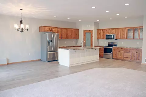 610 Nelson Dr, Bismarck, ND 58503 photo 2