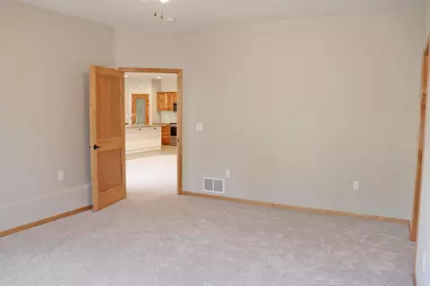 610 Nelson Dr, Bismarck, ND 58503 photo 20