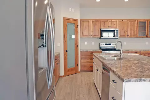 610 Nelson Dr, Bismarck, ND 58503 photo 4