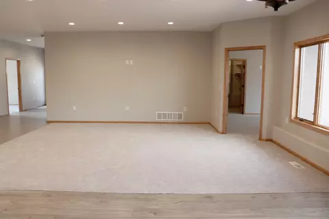 610 Nelson Dr, Bismarck, ND 58503 photo 9