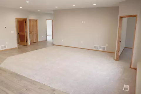 610 Nelson Dr, Bismarck, ND 58503 photo 8