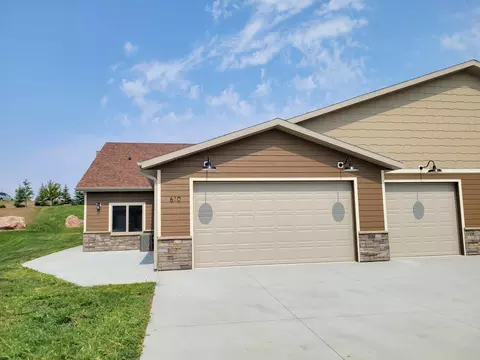 610 Nelson Dr, Bismarck, ND 58503 photo 1