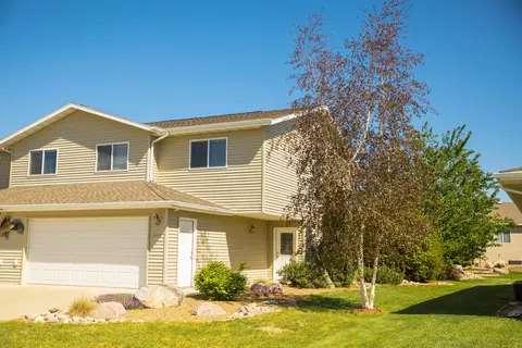 944 Canada Ave, Bismarck, ND 58503 photo 1
