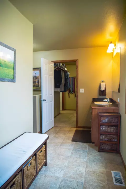 944 Canada Ave, Bismarck, ND 58503 photo 6