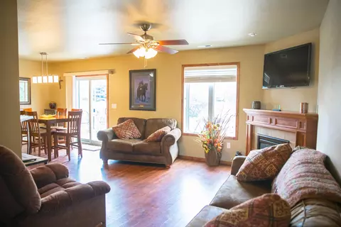 944 Canada Ave, Bismarck, ND 58503 photo 15